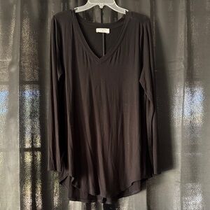 Zenana Outfitters Black V-Neck Long Sleeve Top